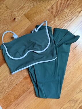 ALO Yoga Set (Medium/ExtraSmall)